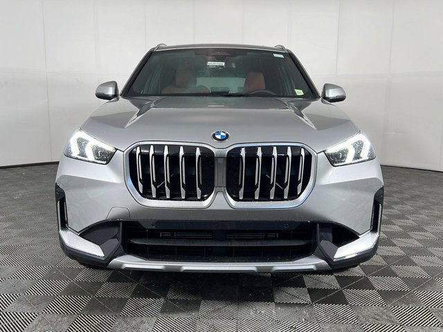 New 2026 Space Silver Metallic BMW xDrive28i image 18