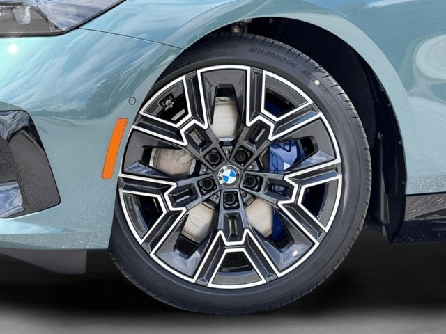 New 2027 Green BMW eDrive40 image 10
