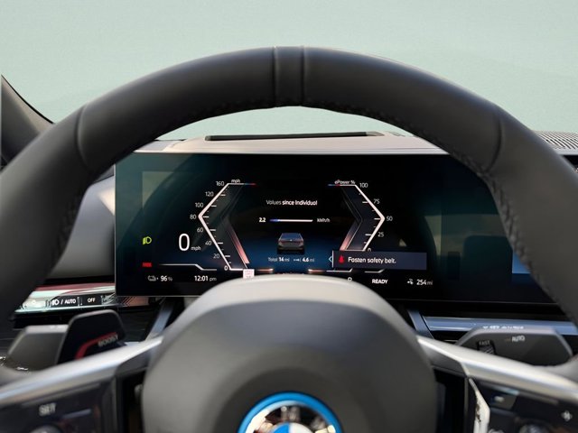 New 2027 Green BMW eDrive40 image 17