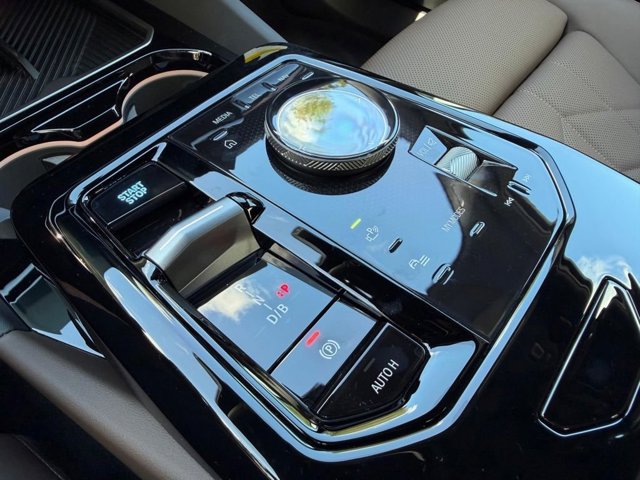 New 2027 Green BMW eDrive40 image 23