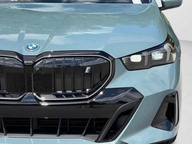 New 2027 Green BMW eDrive40 image 9